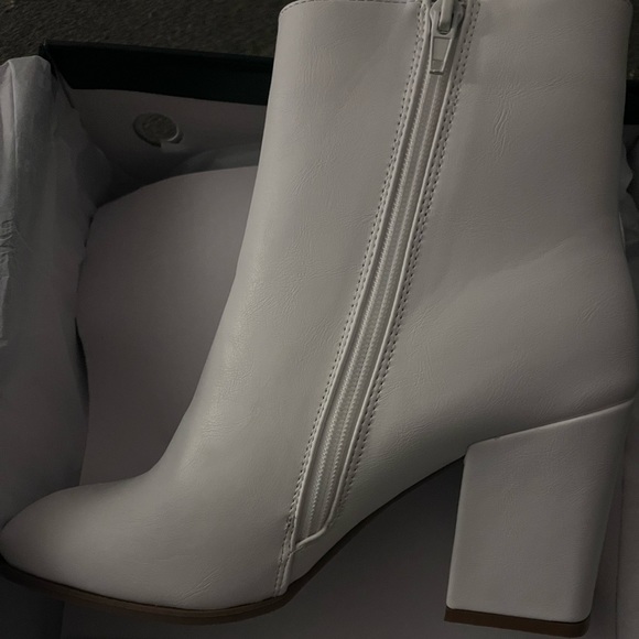 White Pierre Dumas Boots - Picture 3 of 3